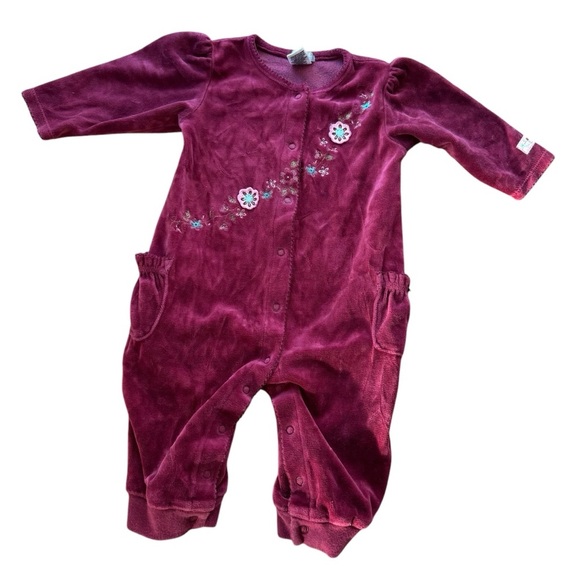 Vintage Carter’s Burgundy Red Velour Jumpsuit Baby Girl Size 9M - Picture 1 of 7